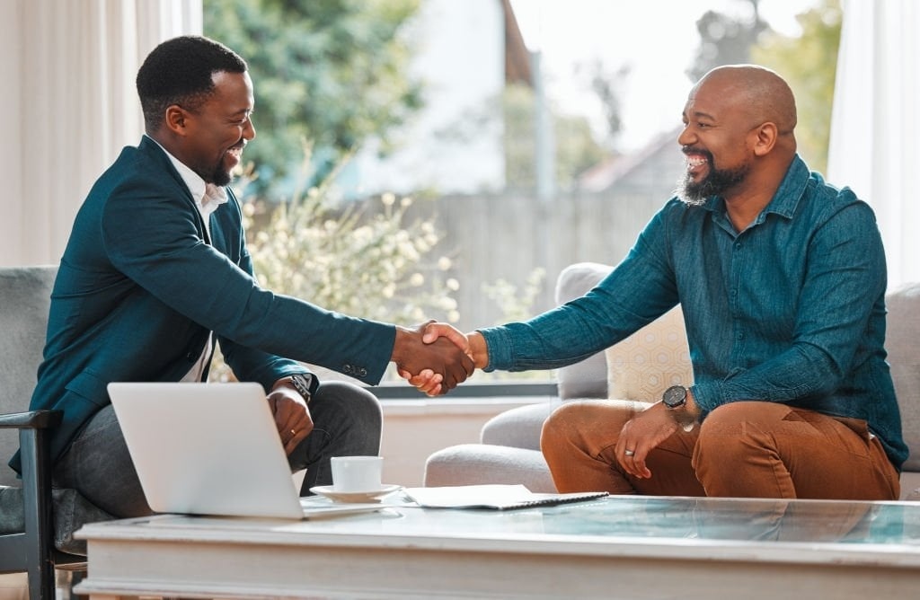 handshake-bg LA PHOTO D'ICI